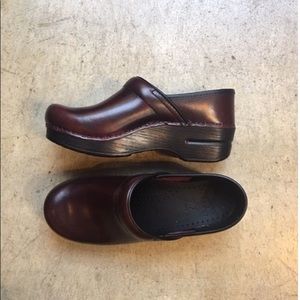 dansko Professional Cabrio Cordovan Size 39